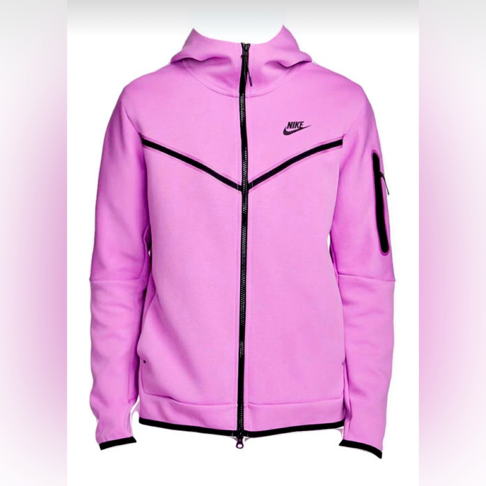 2 medium Nike techs